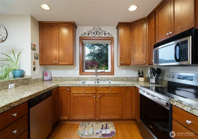Photo 4 of Condo for sale at 3706 Portage Ln #200, Anacortes, WA 98221 | MLS# NWM2592592 | Listing updated on 2026-10-22