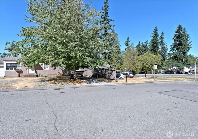 Photo 3 of Condo for sale at 1409 Monroe Ave NE, Renton, WA 98056 | MLS# NWM2592596 | Listing updated on 2026-10-19