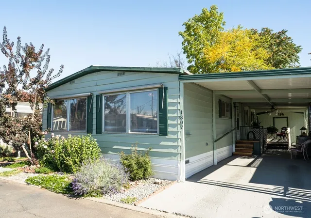 Manufactured home for sale at 1307 Gloria Ln, Walla Walla, WA 99362 | MLS# NWM2592600