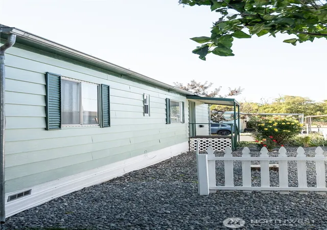 Photo 4 of Manufactured home for sale at 1307 Gloria Ln, Walla Walla, WA 99362 | MLS# NWM2592600 | Listing updated on 2026-10-09