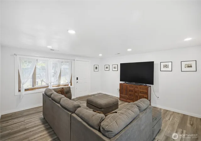 Photo 4 of Single family home for sale at 1305 S 118th Street, Tacoma, WA 98444 | MLS# NWM2592615 | Listing updated on 2026-10-10