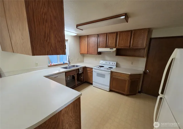 Photo 3 of Single family home for sale at 900 Tartan Dr SW, Tumwater, WA 98501 | MLS# NWM2592648 | Listing updated on 2026-10-08