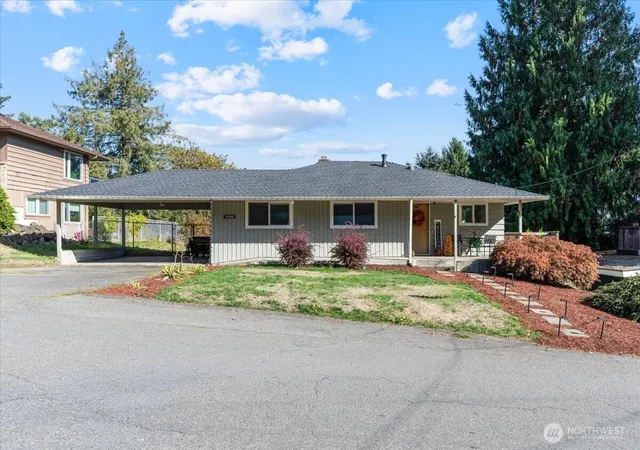 Single family home for sale at 14448 6th Avenue S, Burien, WA 98168 | MLS# NWM2592653