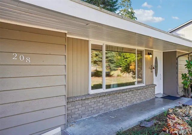 Photo 3 of Single family home for sale at 208 116th Place Se, Everett, WA 98208 | MLS# NWM2592664 | Listing updated on 2026-10-23