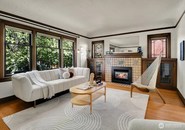 Photo 2 of Single family home for sale at 1613 N 52nd Street, Seattle, WA 98103 | MLS# NWM2592680 | Listing updated on 2026-10-09