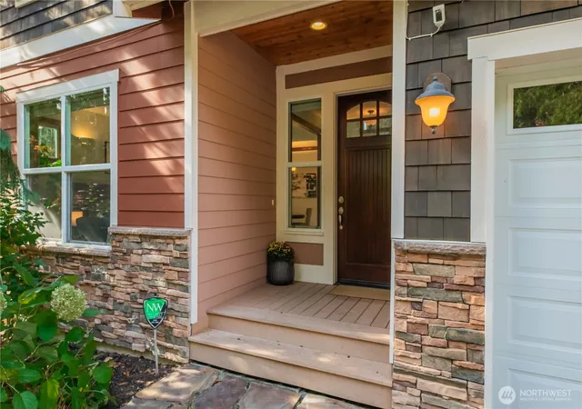 Photo 2 of Single family home for sale at 1414 Lake Roesiger Dr, Snohomish, WA 98290 | MLS# NWM2592694 | Listing updated on 2026-10-09