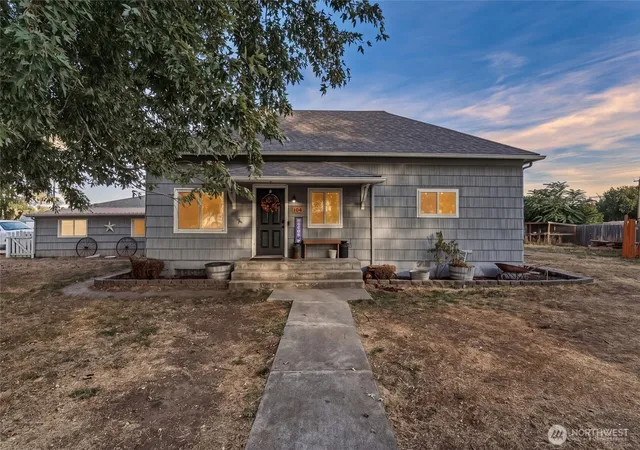 Photo 3 of Single family home for sale at 104 S B St, Prescott, WA 99348 | MLS# NWM2592705 | Listing updated on 2026-10-09
