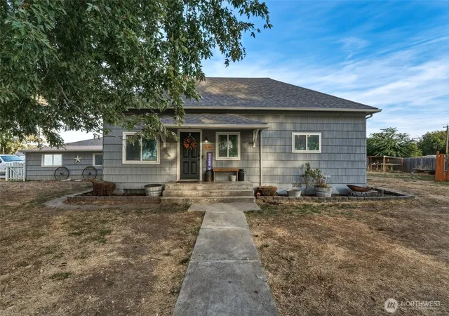 Photo 1 of Single family home for sale at 104 S B St, Prescott, WA 99348 | MLS# NWM2592705 | Listing updated on 2026-10-09