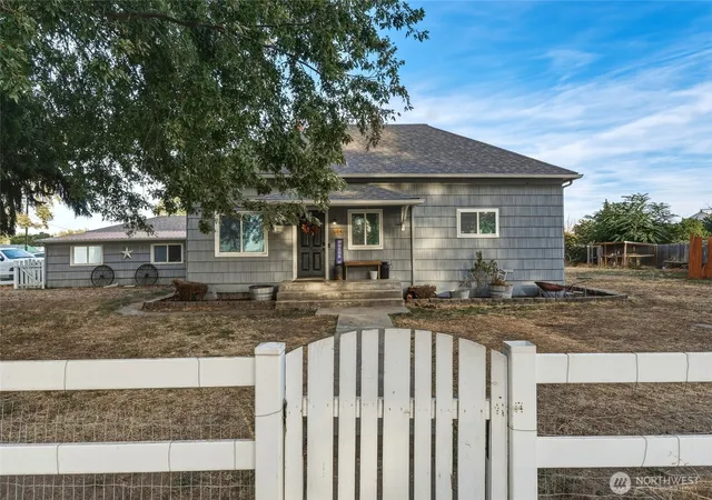 Photo 3 of Single family home for sale at 104 S B St, Prescott, WA 99348 | MLS# NWM2592705 | Listing updated on 2026-10-09