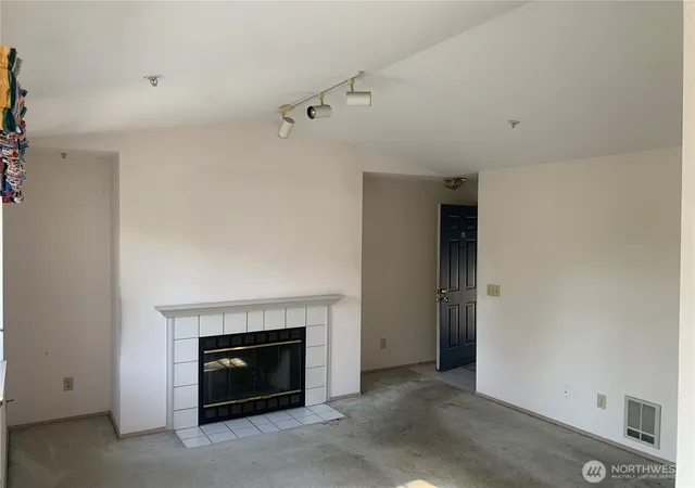 Photo 4 of Condo for sale at 949 Aberdeen Ave NE #B305, Renton, WA 98056 | MLS# NWM2592716 | Listing updated on 2026-10-19
