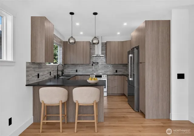 Photo 4 of Multi family home for sale at 5520 Brooklyn Ave NE, Seattle, WA 98105 | MLS# NWM2592720 | Listing updated on 2026-10-09
