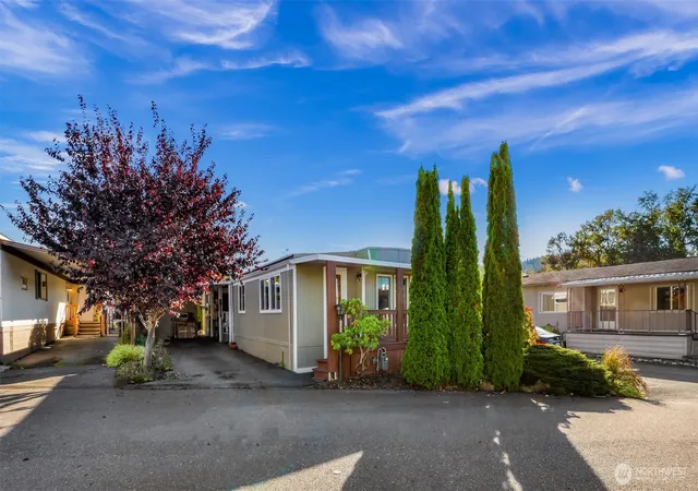 Photo 2 of Manufactured home for sale at 1200 Lincoln St #131, Bellingham, WA 98229 | MLS# NWM2592765 | Listing updated on 2026-10-15