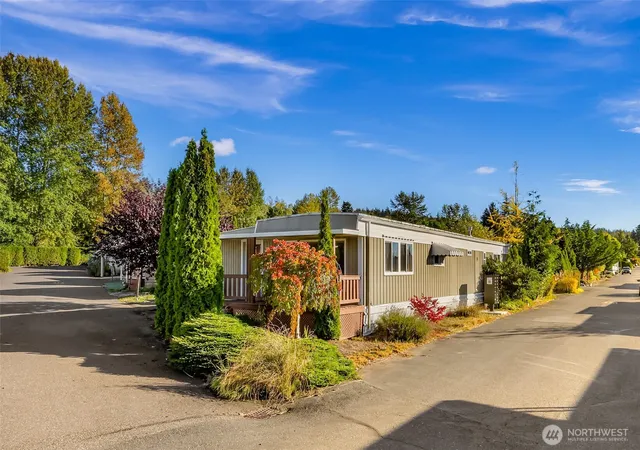Photo 3 of Manufactured home for sale at 1200 Lincoln St #131, Bellingham, WA 98229 | MLS# NWM2592765 | Listing updated on 2026-10-15