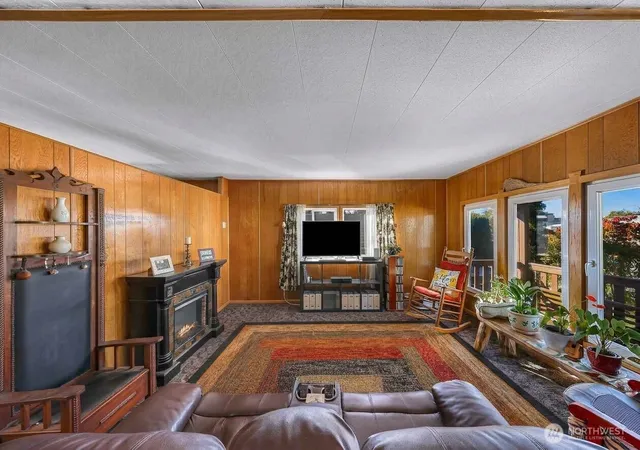 Photo 4 of Manufactured home for sale at 1200 Lincoln St #131, Bellingham, WA 98229 | MLS# NWM2592765 | Listing updated on 2026-10-15