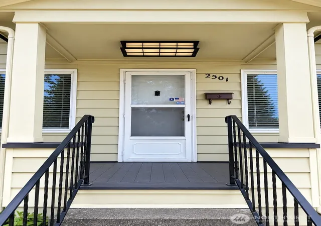 Photo 1 of Single family home for sale at 2501 Fulton St, Everett, WA 98201 | MLS# NWM2592767 | Listing updated on 2026-10-10