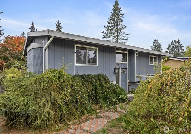 Photo 2 of Single family home for sale at 903 195th Street Ct E, Spanaway, WA 98387 | MLS# NWM2592772 | Listing updated on 2026-10-09