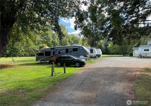 Photo 4 of Multi family home for sale at 4004 Wiggins Rd SE, Olympia, WA 98501 | MLS# NWM2592785 | Listing updated on 2026-10-12