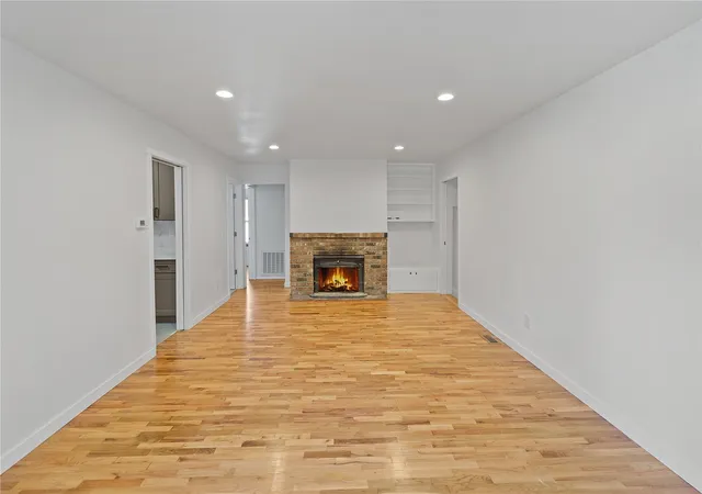 Photo 4 of Single family home for sale at 11818 14th Avenue S, Seattle, WA 98168 | MLS# NWM2592788 | Listing updated on 2026-10-24