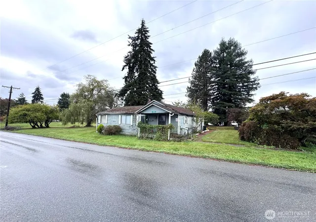 Photo 3 of Single family home for sale at 16012 166th Street Se, Snohomish, WA 98290 | MLS# NWM2592799 | Listing updated on 2026-10-17
