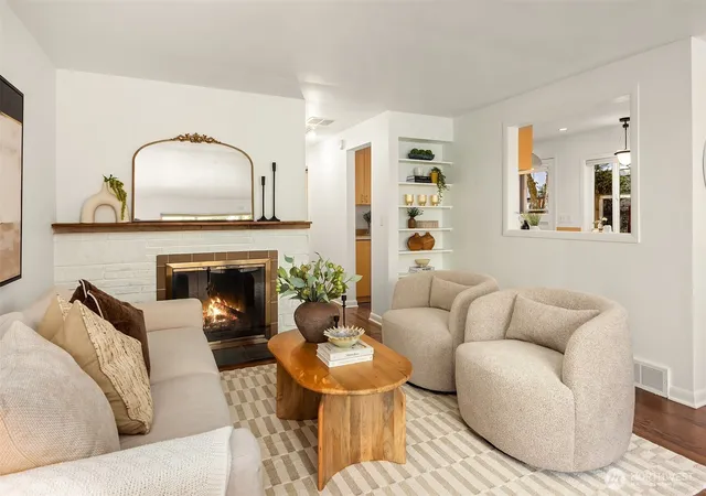Photo 1 of Single family home for sale at 4233 NE 88th Street, Seattle, WA 98115 | MLS# NWM2592803 | Listing updated on 2026-10-10