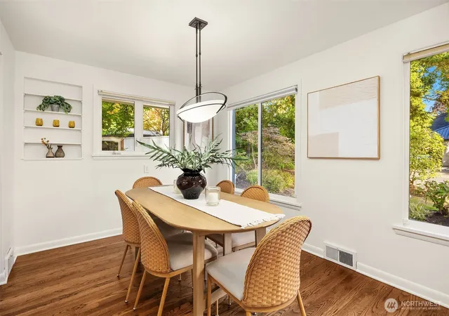 Photo 4 of Single family home for sale at 4233 NE 88th Street, Seattle, WA 98115 | MLS# NWM2592803 | Listing updated on 2026-10-10