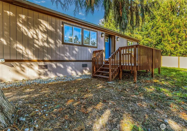 Photo 3 of Manufactured home for sale at 629 291st Street Ct E, Roy, WA 98580 | MLS# NWM2592811 | Listing updated on 2026-10-09