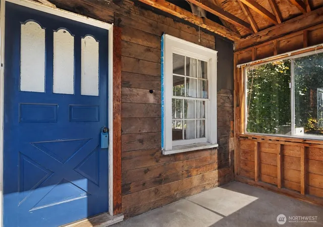 Photo 2 of Single family home for sale at 534 Dearborn Ave, Shelton, WA 98584 | MLS# NWM2592814 | Listing updated on 2026-10-09