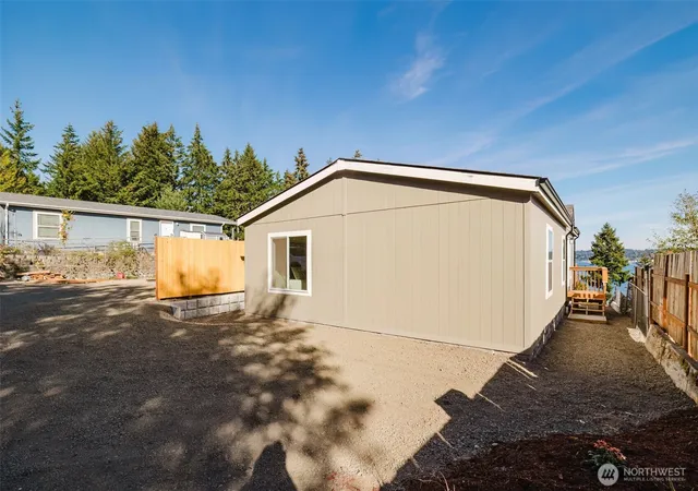 Photo 3 of Sale Pending at 2050 1st Avenue W, Bremerton, WA 98312 | MLS# NWM2592817 | Listing updated on 2026-10-26