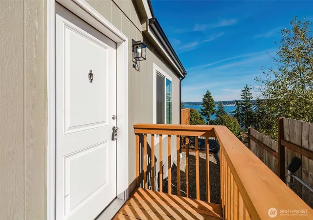 Photo 4 of Sale Pending at 2050 1st Avenue W, Bremerton, WA 98312 | MLS# NWM2592817 | Listing updated on 2026-10-26
