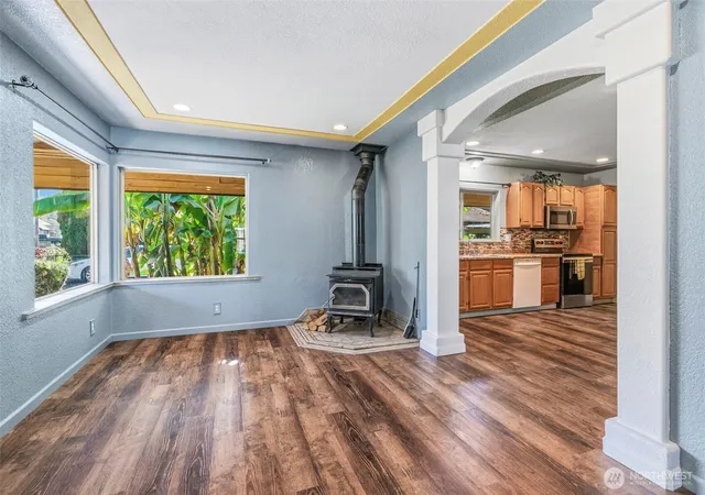 Photo 3 of Single family home for sale at 1423 Ross Ave, Kelso, WA 98626 | MLS# NWM2592819 | Listing updated on 2026-10-10