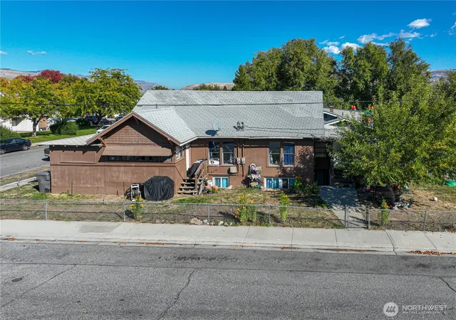 Photo 1 of Multi family home for sale at 613  615 Alaska St, Wenatchee, WA 98801 | MLS# NWM2592821 | Listing updated on 2026-10-14