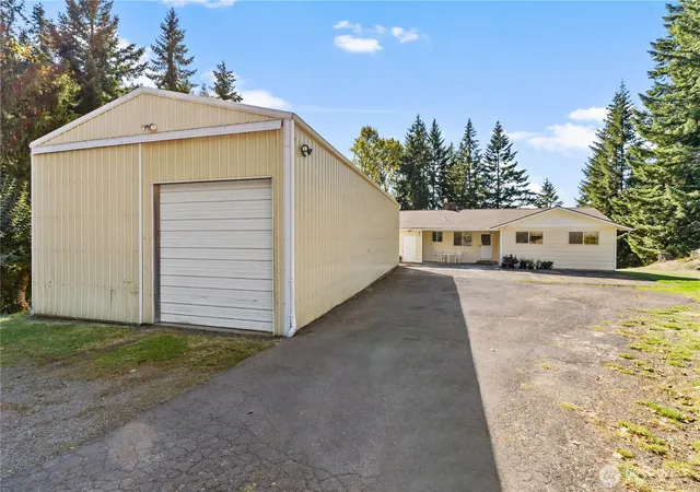 Single family home for sale at 114 Norwood Dr, Kelso, WA 98626 | MLS# NWM2592838
