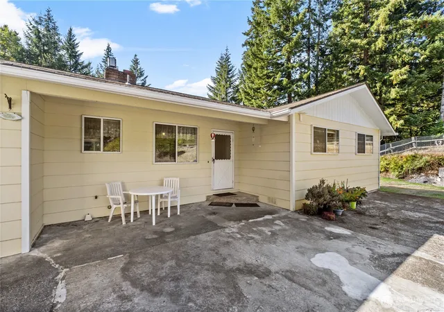Photo 3 of Single family home for sale at 114 Norwood Dr, Kelso, WA 98626 | MLS# NWM2592838 | Listing updated on 2026-10-09