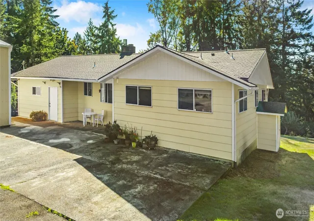 Photo 3 of Single family home for sale at 114 Norwood Dr, Kelso, WA 98626 | MLS# NWM2592838 | Listing updated on 2026-10-09