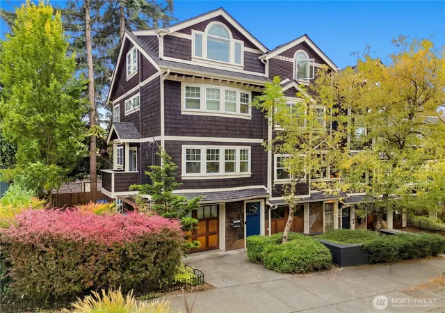 Townhouse for sale at 1109 E Harrison St, Seattle, WA 98102 | MLS# NWM2592842
