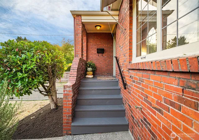 Photo 3 of Single family home for sale at 824 NW 57th Street, Seattle, WA 98107 | MLS# NWM2592853 | Listing updated on 2026-10-12