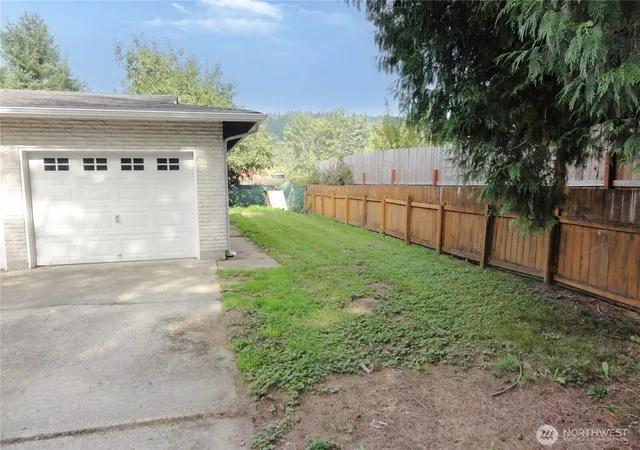 Photo 3 of Single family home for sale at 11305 58th Street Ct E, Puyallup, WA 98372 | MLS# NWM2592876 | Listing updated on 2026-10-09