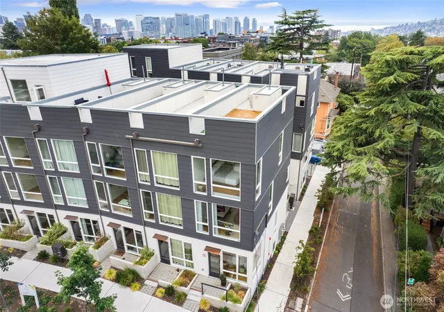 Photo 3 of Townhouse for sale at 637 13th Avenue E, Seattle, WA 98102 | MLS# NWM2592889 | Listing updated on 2026-10-12