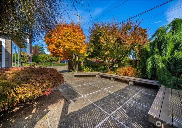 Photo 4 of Single family home for sale at 10501 39th Avenue SW, Seattle, WA 98146 | MLS# NWM2592893 | Listing updated on 2026-10-09