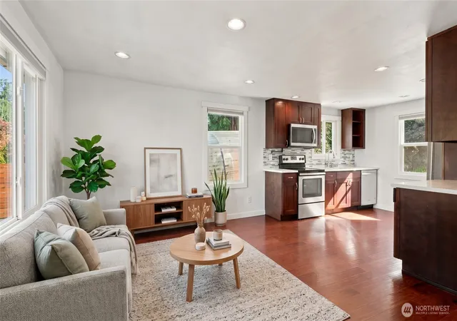 Photo 2 of Single family home for sale at 470 Grandey Way NE, Renton, WA 98056 | MLS# NWM2592896 | Listing updated on 2026-10-14
