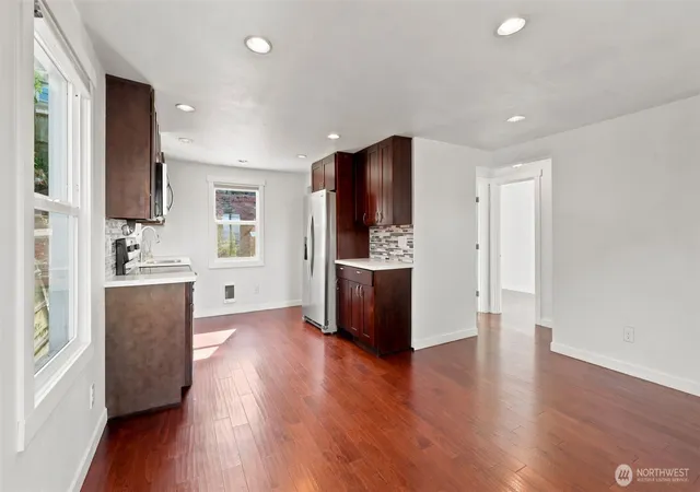 Photo 4 of Single family home for sale at 470 Grandey Way NE, Renton, WA 98056 | MLS# NWM2592896 | Listing updated on 2026-10-14