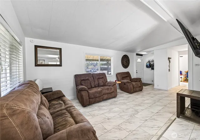 Photo 3 of Manufactured home for sale at 189 S 38th Avenue #8, West Richland, WA 99353 | MLS# NWM2592901 | Listing updated on 2026-10-12