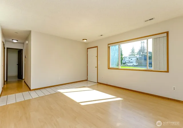 Photo 4 of Single family home for sale at 11216 SE 228th Place, Kent, WA 98031 | MLS# NWM2592902 | Listing updated on 2026-10-10