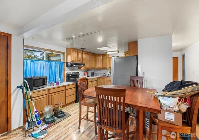 Photo 3 of Single family home for sale at 723 Se 6th Avenue, Oak Harbor, WA 98277 | MLS# NWM2592904 | Listing updated on 2026-10-27