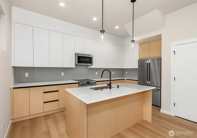 Photo 3 of Townhouse for sale at 3842 Linden Ave N, Seattle, WA 98103 | MLS# NWM2592921 | Listing updated on 2026-10-11