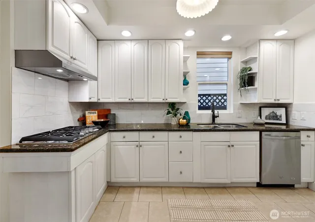 Photo 4 of Single family home for sale at 2311 E Columbia St, Seattle, WA 98122 | MLS# NWM2592922 | Listing updated on 2026-10-10