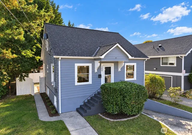 Single family home for sale at 1009 9th Street, Bremerton, WA 98337 | MLS# NWM2592929