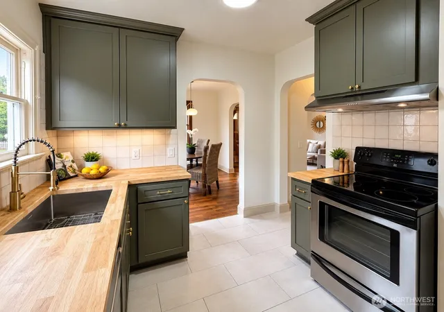 Photo 4 of Single family home for sale at 1009 9th Street, Bremerton, WA 98337 | MLS# NWM2592929 | Listing updated on 2026-10-16