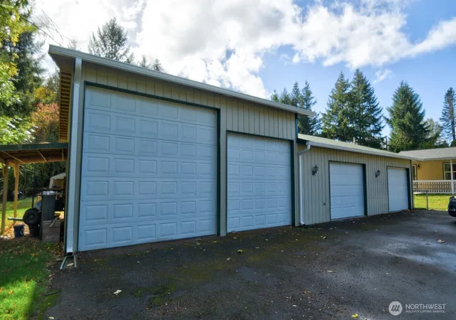 Photo 4 of Manufactured home for sale at 15912 Agate St SE, Yelm, WA 98597 | MLS# NWM2592943 | Listing updated on 2026-10-26