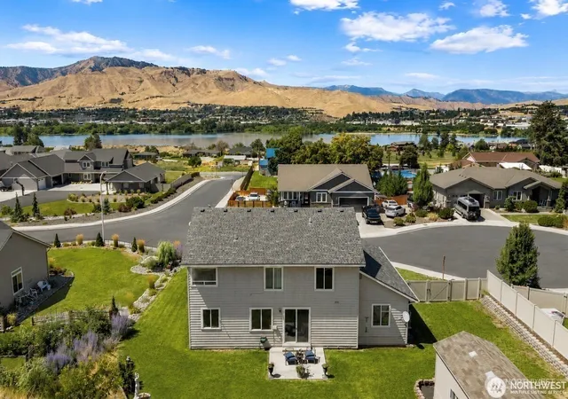 Single family home for sale at 3113 NW Delcon Ct, East Wenatchee, WA 98802 | MLS# NWM2592944